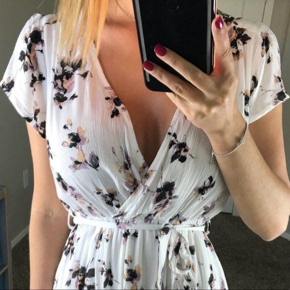 -Ivory Floral Wrap Dress- - Picture 4 of 5